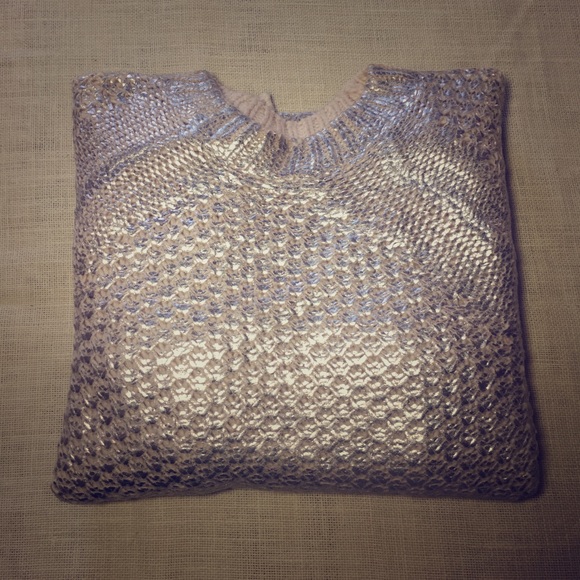 Pale pink plush sweater w/ Silver Metallic Coating - Picture 4 of 8